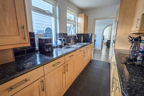 2 bedroom semi-detached house for sale, Longfield Avenue, Hornchurch, RM11