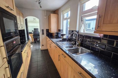 2 bedroom semi-detached house for sale, Longfield Avenue, Hornchurch, RM11