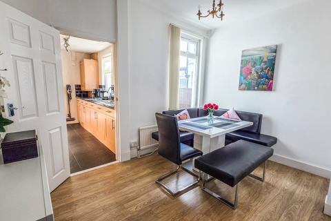 2 bedroom semi-detached house for sale, Longfield Avenue, Hornchurch, RM11