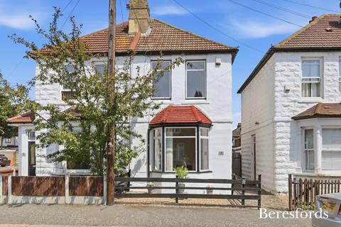 Longfield Avenue, Hornchurch, RM11