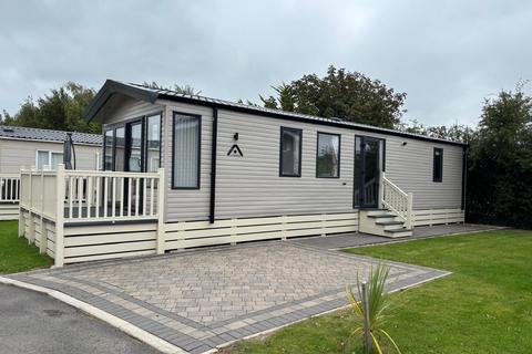 undefined, Hambleton, Lancashire, FY6
