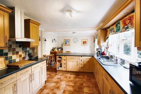 5 bedroom detached house for sale, Heol Pentre'r Felin, Llantwit Major, CF61