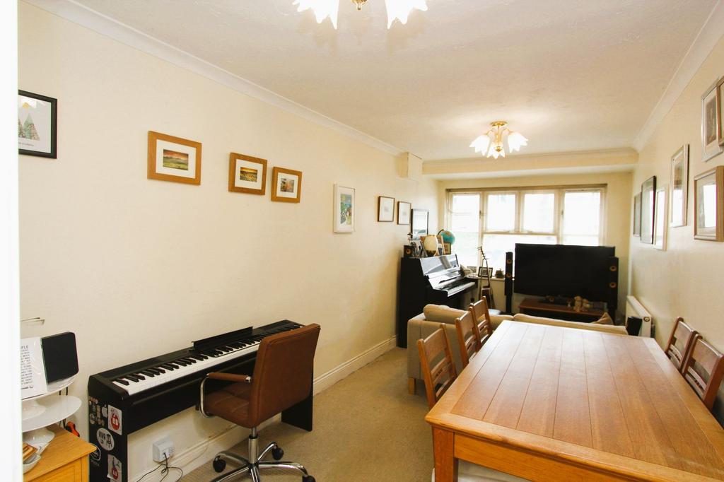Sitting/Dining Room