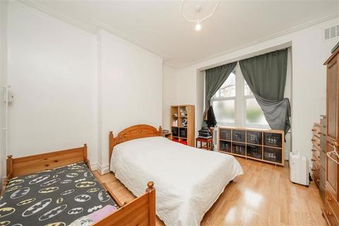 2 bedroom flat for sale, Linacre Road, London NW2