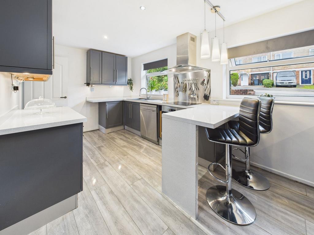L shaped Dining Kitchen