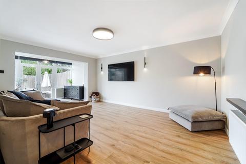 2 bedroom maisonette for sale, Rosedale Court, London Road, Stoneleigh