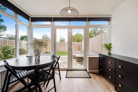 2 bedroom maisonette for sale, Rosedale Court, London Road, Stoneleigh