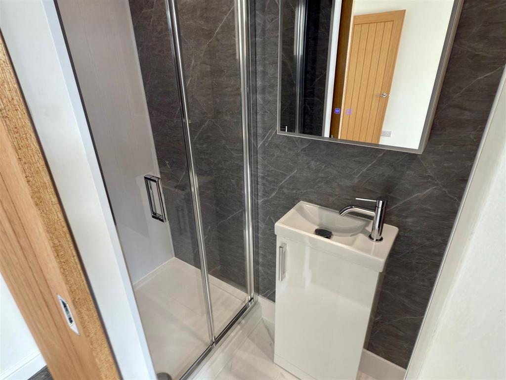 EN SUITE.jpg