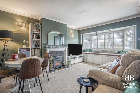2 bedroom flat for sale, Vincent Close, Ilford, IG6