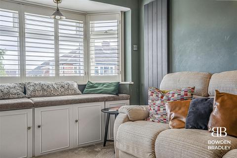 2 bedroom flat for sale, Vincent Close, Ilford, IG6