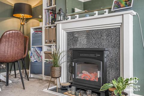 2 bedroom flat for sale, Vincent Close, Ilford, IG6