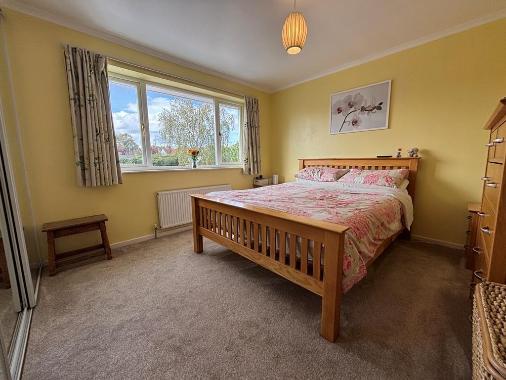 Bedroom (2).JPG