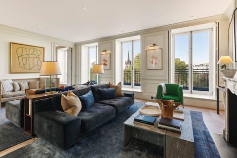 Flat 19, 2 - 3 Ladbroke Square, London, W11 3LX