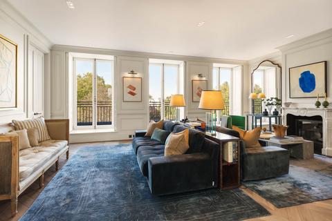 Flat 19, 2 - 3 Ladbroke Square, London, W11 3LX