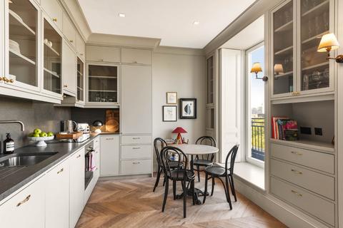 Flat 19, 2 - 3 Ladbroke Square, London, W11 3LX