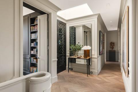 Flat 19, 2 - 3 Ladbroke Square, London, W11 3LX