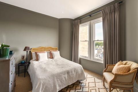 Flat 19, 2 - 3 Ladbroke Square, London, W11 3LX
