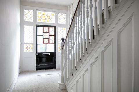 2 bedroom flat for sale, Grove Park, Camberwell, SE5