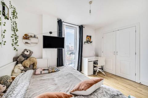 2 bedroom flat for sale, Solar House, Wood Green, London, N22