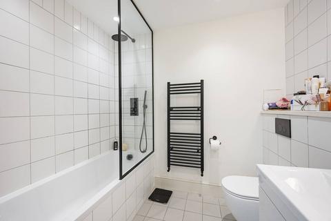 2 bedroom flat to rent, Mile End Road, Tower Hamlets, London, E1