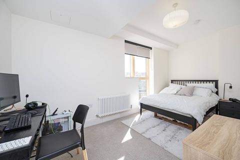 2 bedroom flat to rent, Mile End Road, Tower Hamlets, London, E1