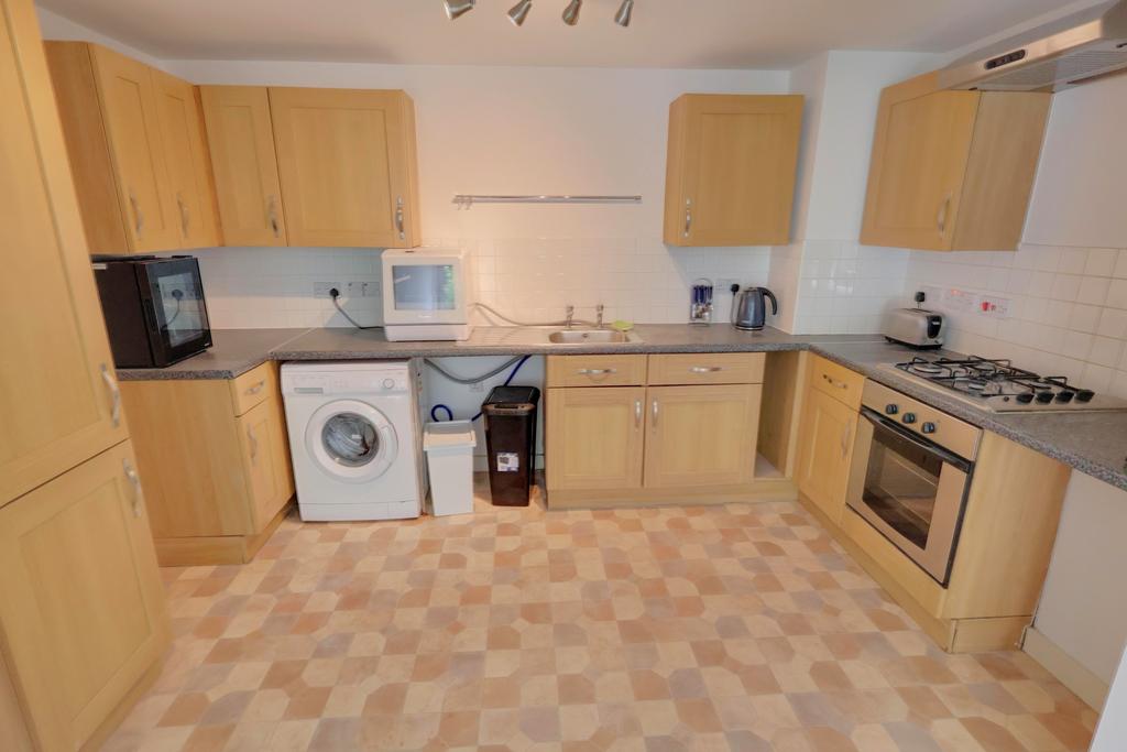 Apartment in Southampton, Hollybrook - View 3
