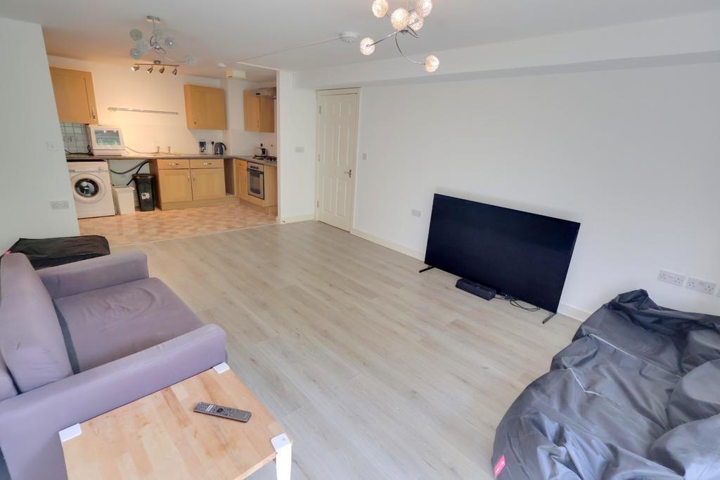 Apartment in Southampton, Hollybrook - View 4