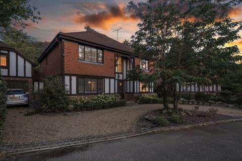Salisbury Place, West Byfleet, KT14