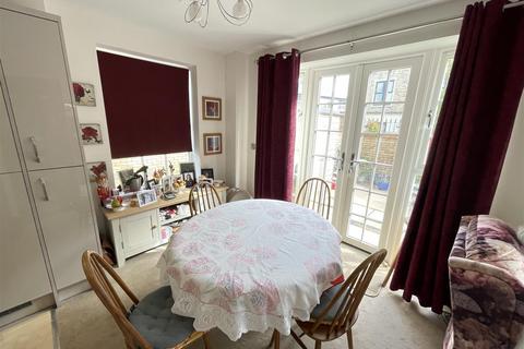 3 bedroom semi-detached house for sale, Barker Close, Salisbury SP2