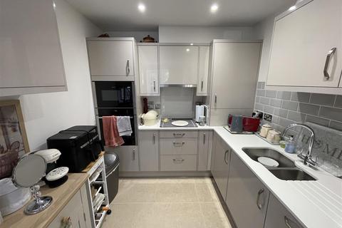 3 bedroom semi-detached house for sale, Barker Close, Salisbury SP2
