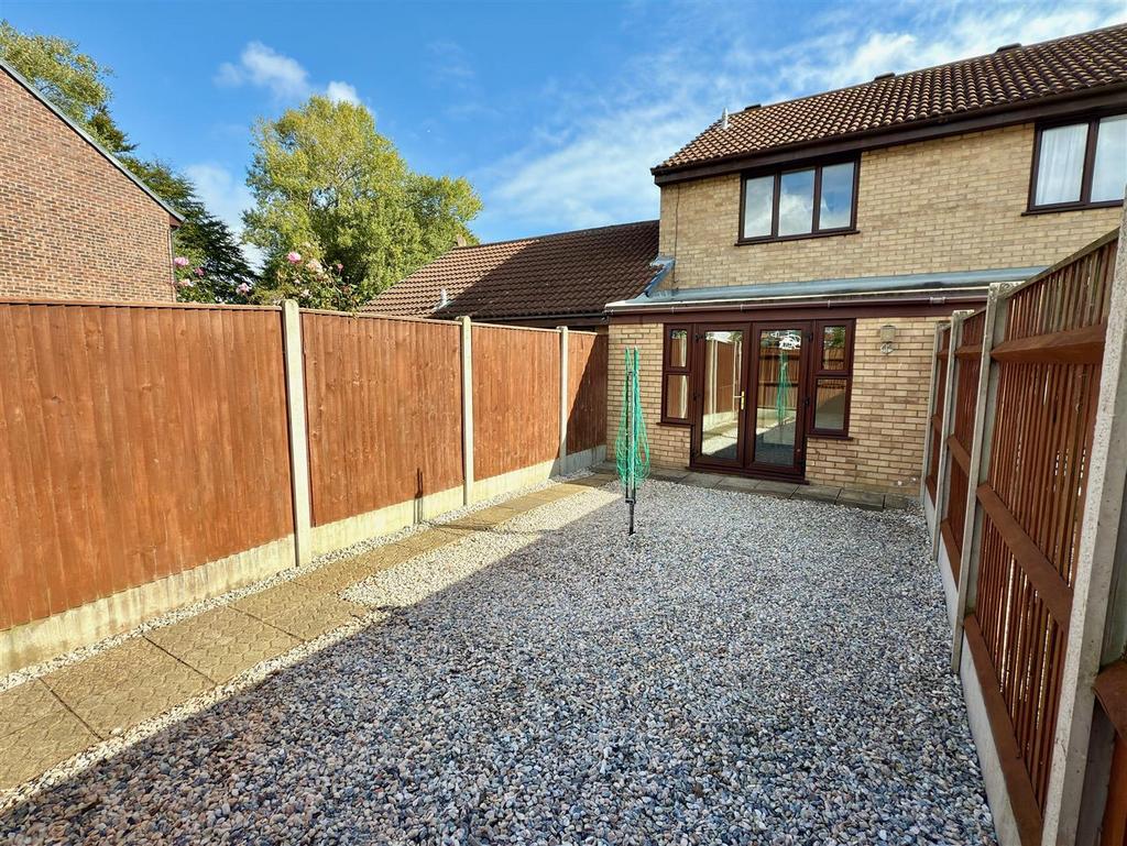 REAR GARDEN.jpg