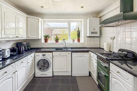 2 bedroom apartment to rent, Heath Road, Weybridge, Surrey, KT13