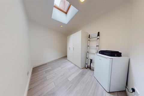 1 bedroom property to rent, Harrow Road, Kensal Green NW10
