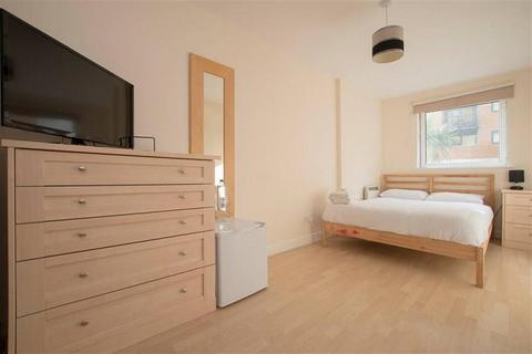 2 bedroom apartment to rent, Lowestoft Mews, Galleons Lock, E16