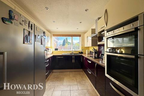 4 bedroom detached house for sale, Pinewood Gardens, North Cove, Beccles