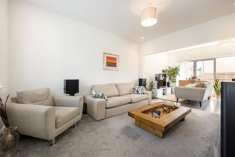 5 bedroom detached house for sale, Williams Road, Upper Heyford