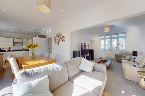 5 bedroom detached house for sale, Williams Road, Upper Heyford