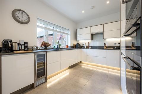 5 bedroom detached house for sale, Williams Road, Upper Heyford