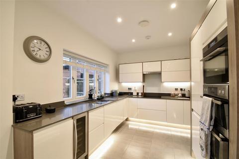 5 bedroom detached house for sale, Williams Road, Upper Heyford