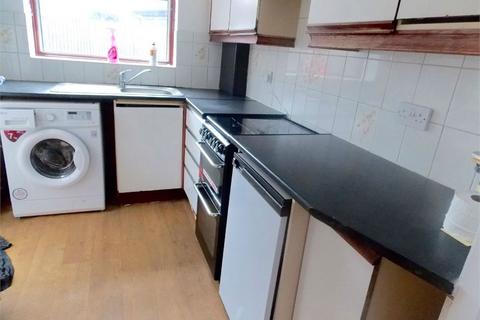 5 bedroom semi-detached house to rent, Gledwood Gardens,Hayes,Middlesex,UB4 0AU