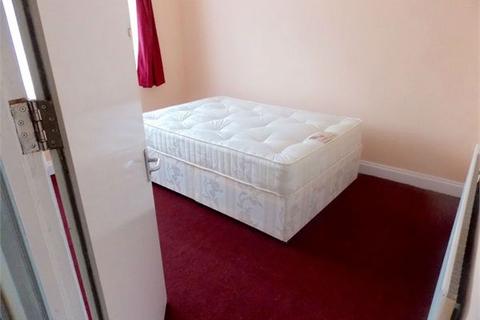 5 bedroom semi-detached house to rent, Gledwood Gardens,Hayes,Middlesex,UB4 0AU