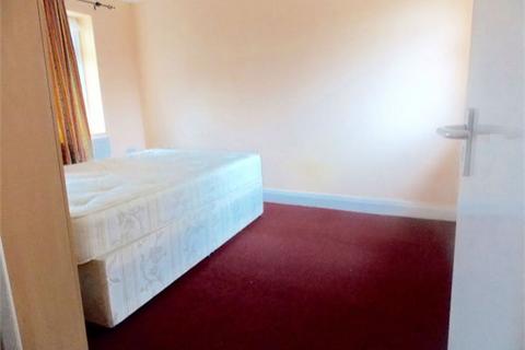 5 bedroom semi-detached house to rent, Gledwood Gardens,Hayes,Middlesex,UB4 0AU