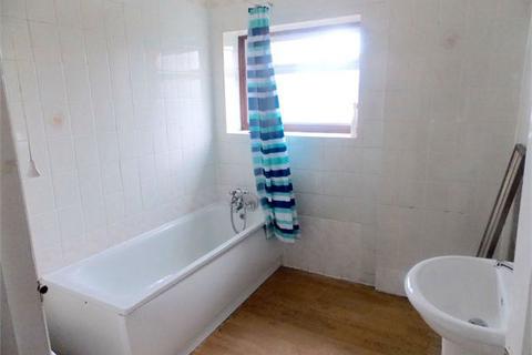 5 bedroom semi-detached house to rent, Gledwood Gardens,Hayes,Middlesex,UB4 0AU