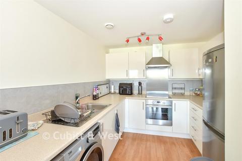 1 bedroom flat for sale, Boston Road, Haywards Heath, West Sussex