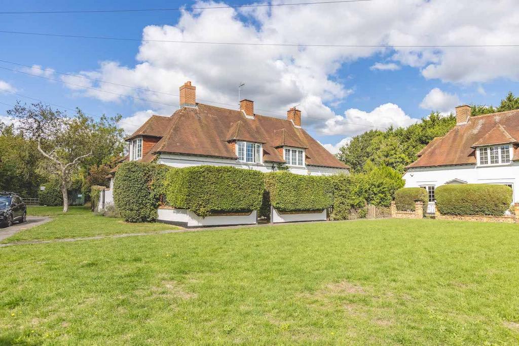Detached house exterior, garden