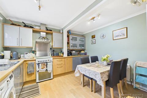3 bedroom terraced house for sale, Kintyre Close, Basingstoke RG23