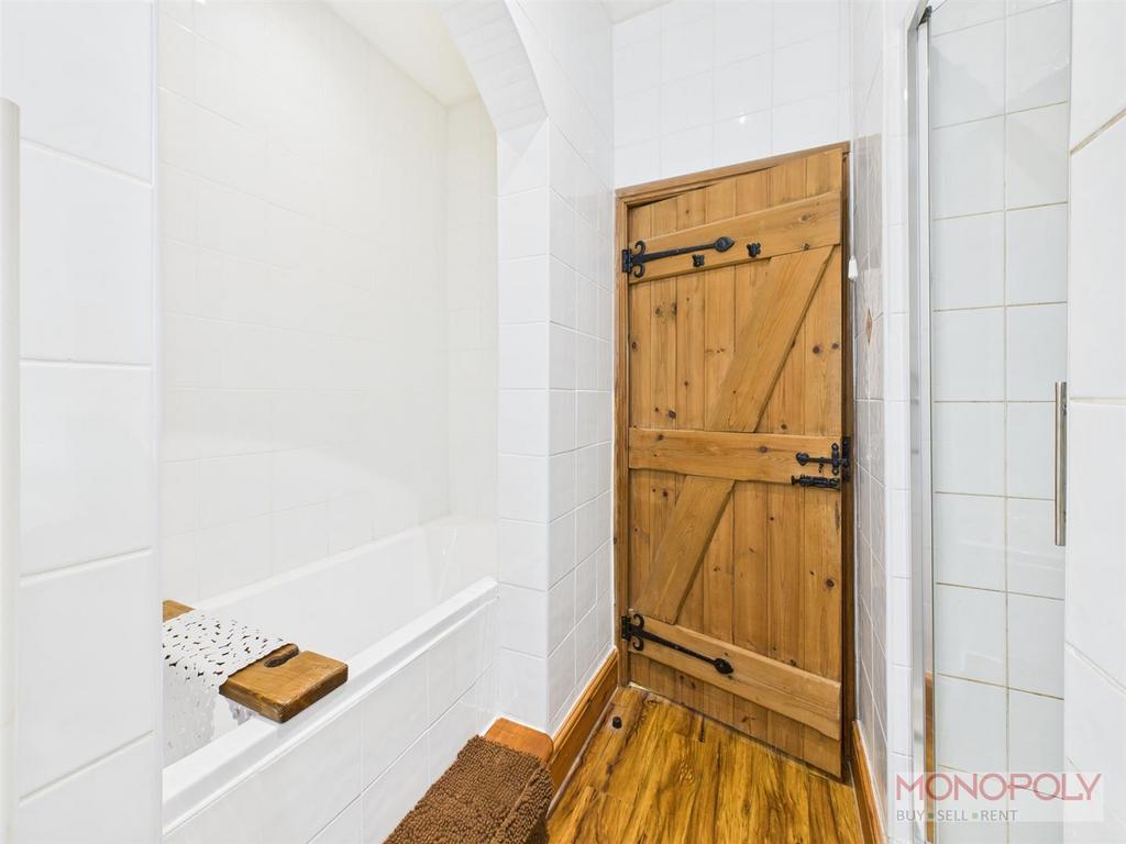 Bath Alcove