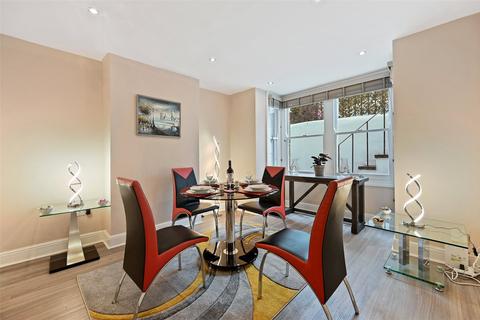undefined, Manchester Road, London, E14
