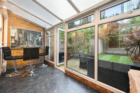 undefined, Manchester Road, London, E14