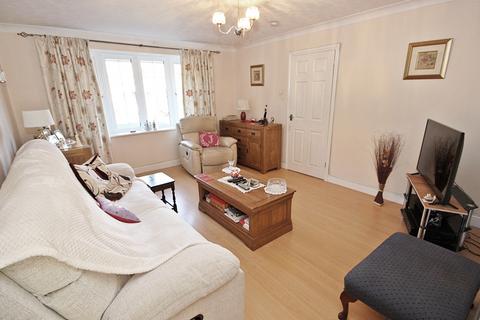 4 bedroom detached house for sale, Luton Road, Wilstead